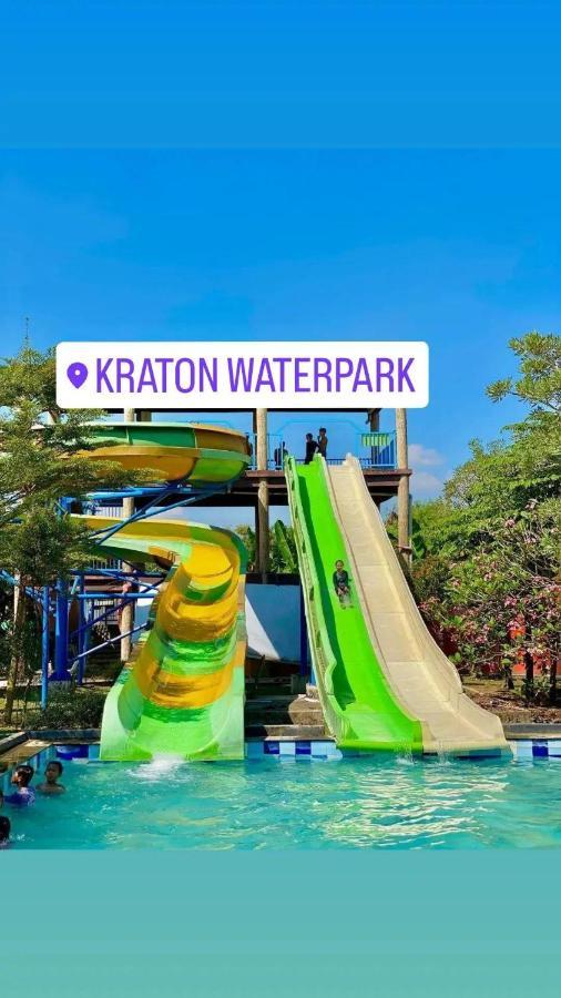 Ndalem Kraton Hotel Sidoarjo Ngoại thất bức ảnh
